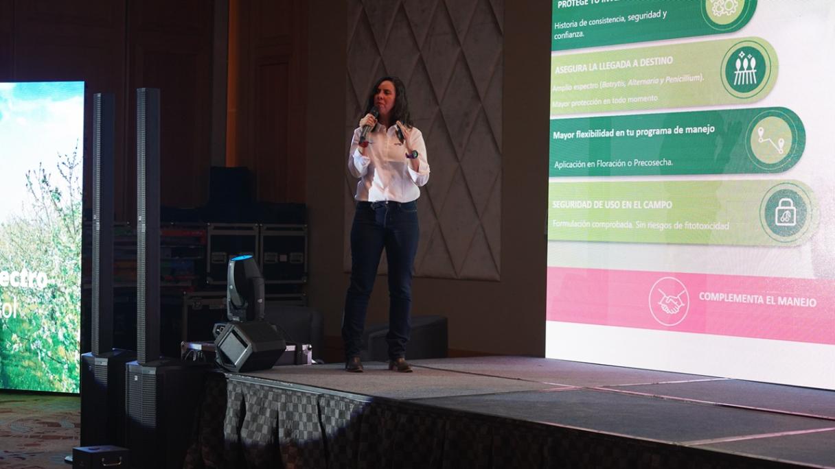 Fiorella Gattini durante su exposición en el lanzamiento de Switch® One.