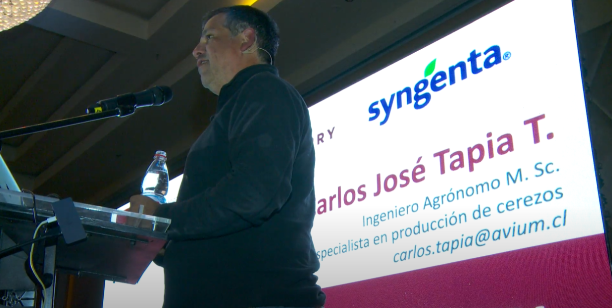 Carlos Tapia durante su presentación en lanzamiento de Switch® One